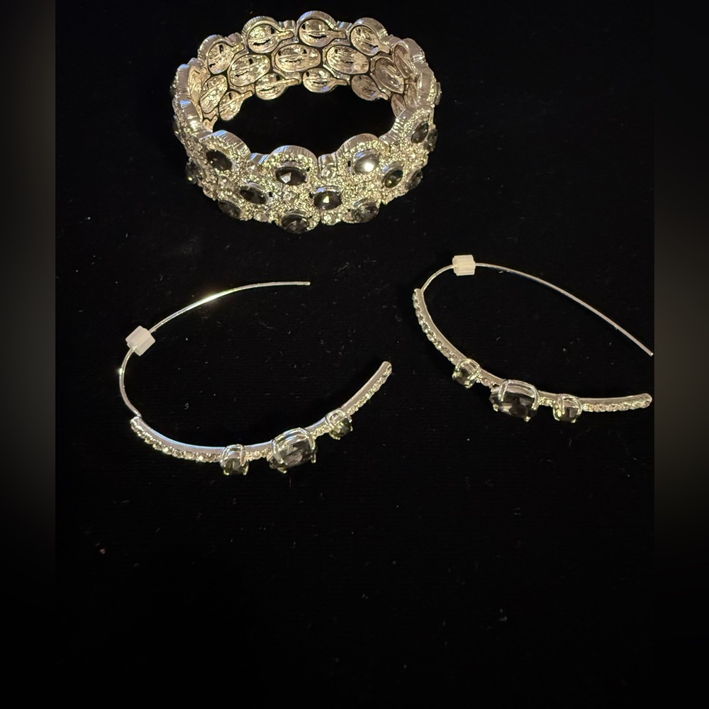 Dillards Bracelet and Matching Earrings - Picture 2 of 7